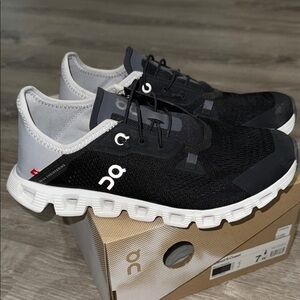 On cloud 5 coast size 7